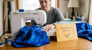 Costureira passou anos fazendo vestidos para formaturas às quais nunca era convidada, até receber uma encomenda diferente e perceber o nome da cliente antes mesmo de abrir o pacote