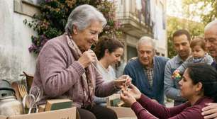 A psicologia afirma: quando as pessoas com mais de 70 anos começam a dar coisas de presente (louças, ferramentas, anéis), não estão se livrando de objetos desnecessários; chegaram a uma fase em que distribuir testemunhos de uma vida é mais importante do que guardá-los