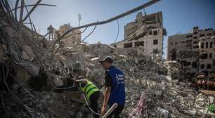 Prédio danificado por Israel desaba em Gaza e mata ao menos 20