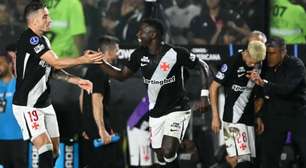 Torcida do Vasco comemora em São Januário após classificação histórica