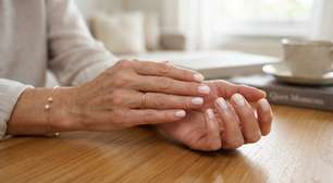 Unhas que deixam mais jovem: 7 cores de esmalte que favorecem mãos com mais de 40 anos.