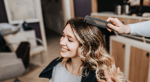Fez luzes ou mechas? Veja 6 cuidados para evitar danos aos cabelos