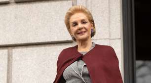 Aos 87 anos, Carolina Herrera escolhe salto alto para desfile de sua marca e viraliza por mobilidade e autonomia: 'Vou malhar e fazer pilates a vida toda pra ser assim'