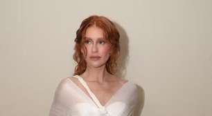 Marina Ruy Barbosa revê visual loiro e cogita abandonar o ruivo