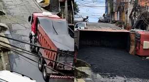 Vídeos mostram momento em que caminhão tomba ao perder o controle e voltar de ré em SP
