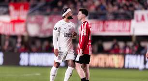 Corinthians é eliminado da Libertadores e torcida protesta após apito final