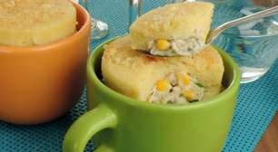 Torta de frango de caneca pronta em 15 minutos: prática e deliciosa