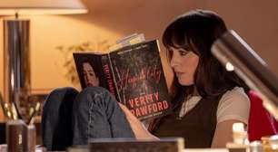 Anne Hathaway assombra Dakota Johnson mesmo sem estar morta: Suspense baseado em romance best-seller estreia em duas semanas