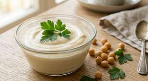 Em vez de usar ovos na maionese vegana, cozinheiros aproveitam a aquafaba do grão-de-bico, que ajuda a formar uma emulsão cremosa sem ingredientes de origem animal