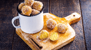 Bolinho de chuva sequinho por fora e macio por dentro para o lanche da tarde