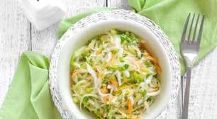 Salada agridoce de repolho simples: surpreenda-se com essa combinação deliciosa