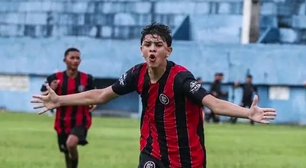 Santos assina com meia e define multa milionária