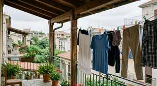 Neozelandeses evitam secar roupa dentro de casa sempre que podem: uma única carga molhada pode liberar litros de umidade no ambiente, favorecendo condensação e mofo em paredes e janelas
