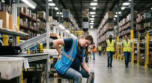 Impedidas de sentar e ir ao banheiro: ex-funcionárias grávidas processam a Amazon nos EUA e revelam punições por pausas simples durante a gestação no trabalho