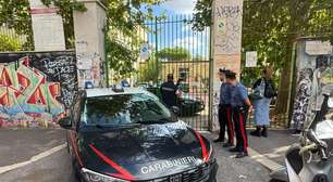Aluno de 13 anos atira spray de pimenta e esfaqueia professora em escola de Roma