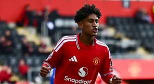 Prodígio do United de apenas 15 anos viaja a Barcelona e fica perto de acerto
