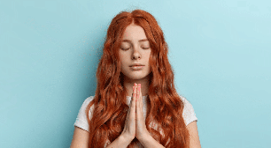 Está passando por um momento difícil? Conheça 7 preces espíritas para diferentes momentos da vida