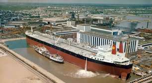Há tão poucos navios dispostos a atravessar Ormuz que utilizar um petroleiro já custa mais de um milhão de dólares por dia; e vamos sentir isso no posto de gasolina