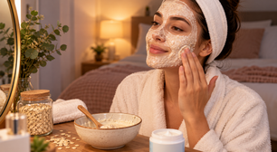 A máscara facial caseira que se aplica à noite deixa a pele com um aspecto mais luminoso pela manhã