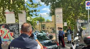 Polícia investiga celular de aluno que esfaqueou professora na Itália