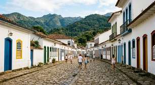 Entre montanhas cobertas pela Mata Atlântica, praias, ilhas e um antigo porto ligado ao Caminho do Ouro: a cidade colonial fluminense que preservou seu traçado do século XVIII e integra com Ilha Grande um patrimônio mundial de cultura e biodiversidade