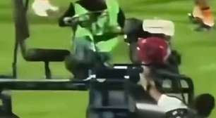 Vídeo: jogador é atropelado por rolo compressor durante aquecimento
