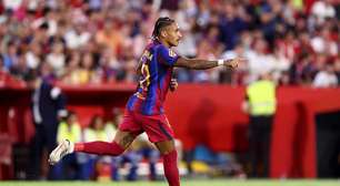 Com hat-trick de Raphinha, Barcelona vence o Sevilla fora de casa