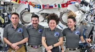 Astronautas completam sete meses no espaço e ainda aguardam data para voltar à Terra
