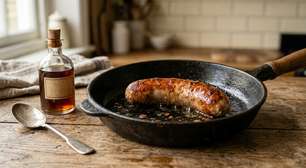 Por que colocar um pouco de vinagre na água do cozimento da linguiça ajuda a evitar que ela estoure