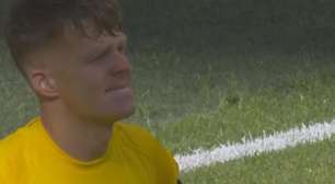 Vídeo: goleiro chora com homenagem à mãe falecida antes de jogo na Holanda