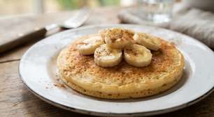 Com banana madura, aveia e canela: essa panqueca simples transforma ingredientes comuns em um café da manhã macio, nutritivo e pronto em poucos minutos