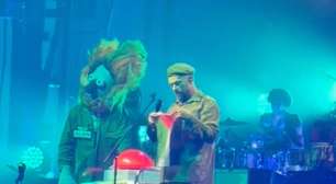 Damon Albarn ergue bandeira da Palestina na estreia da turnê do Gorillaz nos EUA: "nunca sejam neutros"