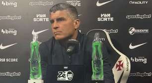 "Fui mais parte da torcida": Pedro Emanuel exalta atuação do Vasco na goleada sobre o Coritiba