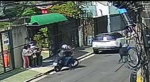 Vídeo: PM de folga é baleado no pé ao tentar impedir assalto em porta de restaurante no Morumbi