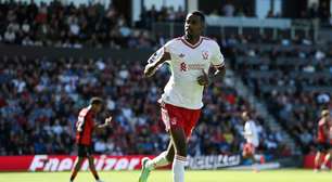 Liverpool sofre, mas vence Bournemouth