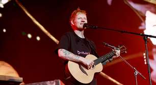 Ed Sheeran chora no palco e diz que família e amigos o abandonaram em crise ligada a Macklemore