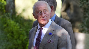 Há 23 anos, Rei Charles III viveu escândalo íntimo com mesmo funcionário citado pelo irmão de Princesa Diana; 'Circulam rumores sobre um suposto contato sexual', dizia manchete de jornal