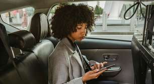 Celular te dá enjoo no carro? Esse recurso com 'bolinhas' pode te ajudar