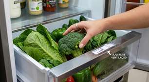 Feche a saída de ar da gaveta antes de guardar folhas, brócolis e verduras: manter mais umidade nesse compartimento reduz a perda de água e ajuda os vegetais a não murcharem tão rapidamente