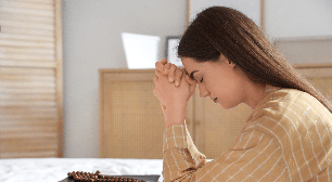Comece a semana com fé: conheça 3 salmos para pedir proteção