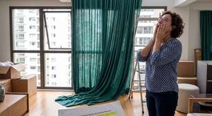 Morador gasta fortuna em cortina sob medida de 5 metros e só descobre ao instalar que regra do condomínio proíbe a cor escolhida: 'Apenas cortinas brancas'