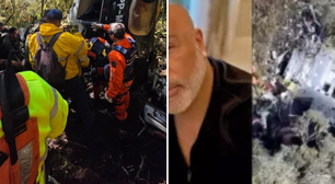Corpos de Rick e outras vítimas são retirados de helicóptero após acidente em SC