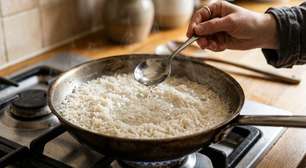 Para que serve colocar uma colher de vinagre no arroz e por que é recomendado