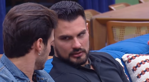 A Fazenda 18: Renê acusa Daniel de olhar seu corpo no banho: 'Tá faltando'