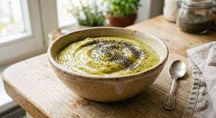 Manga congelada deixa esta vitamina naturalmente espessa e cremosa: a receita fica pronta no liquidificador e oferece mais de 22 gramas de proteína e 6 gramas de fibras