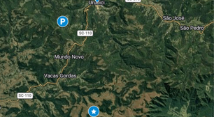 Bombeiros mostram em mapa localização dos últimos sinais emitidos por helicóptero onde Rick estava