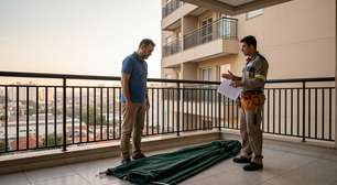 Ele comprou um toldo para a varanda do apartamento e descobriu na hora de instalar que a convenção do prédio proibia a cor