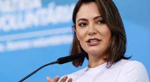 'Encontra-se em tratamento clínico especializado, sem previsão de alta hospitalar': aos 44 anos, Michelle Bolsonaro está internada em Brasília por crise de enxaqueca; médico detalha diagnóstico da candidata ao Senado: 'Náuseas e tontura, uma piora no sono, na atenção e na memória'