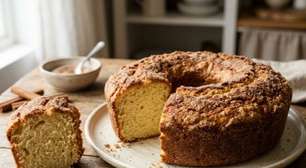 Bolo simples de iogurte com casquinha de canela: veja como fazer