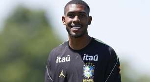 Em treino da Seleção, Rayan manda recado à torcida do Vasco